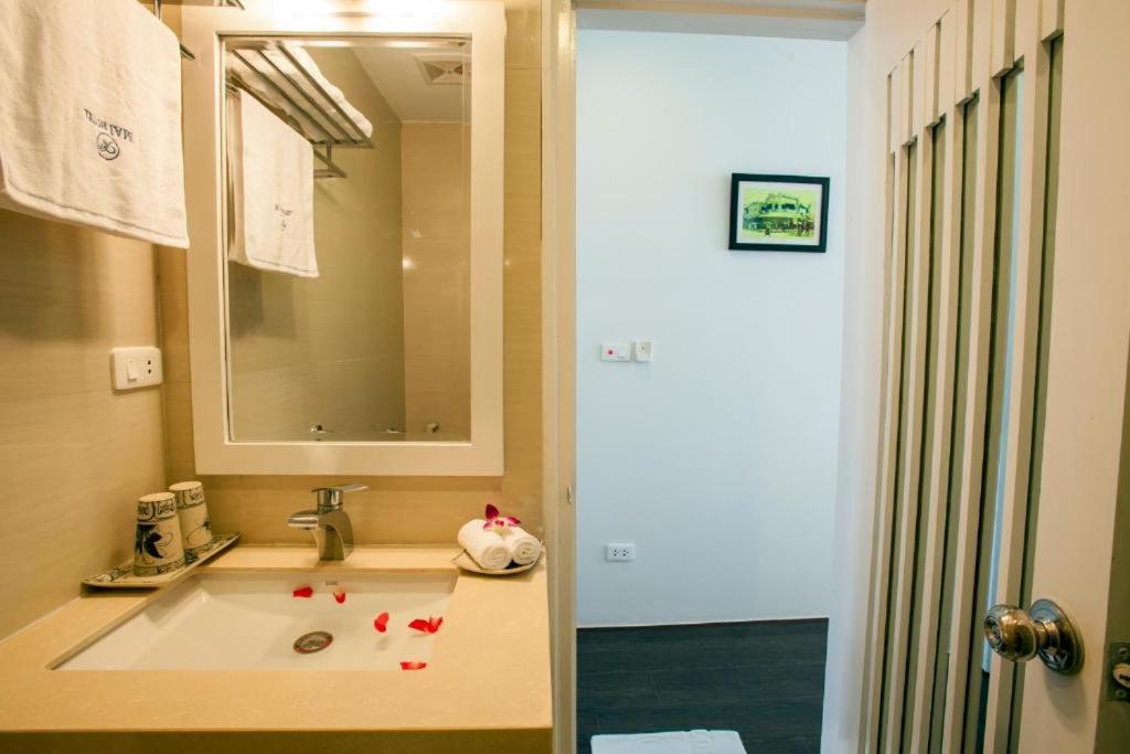 Hanoi Mai Charming Hotel & Travel Exterior foto